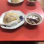 高社楼 - 炒飯！　塩一択って感じの味付けが良い！　胡椒追加