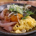 Jikasei Juuwari Soba to Agetate Tempura Juuwari Golden Yokocho Shinagawa Ten - 海鮮ユッケ丼