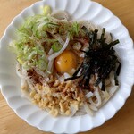 Kamata Shoyu Kuramoto Chokubaijo - ぶっかけうどんに”だし醤油”をかけてからの、浅草『やげん堀』の七味をガッパリ！