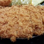 とんかつ六九 - メインの上ロース。なかなかどっしりしていてボリューム感ありますねえ。先に上ロースを食べない方が良かったのかも(汗)