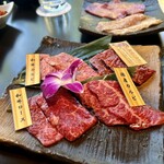 Kuroge Wagyu Yakiniku Gaisenmon Takashina Ten - 堪能コースのお肉