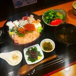 Kaki Uni Ikura to Nikuju Koboreru Washu Tamaru - 海鮮丼