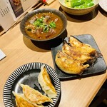 Gyoza to Nikomi Sakana-ya Sushi Shin - どて煮、室町餃子、肉汁餃子、塩だれきゅうり