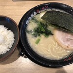 Yokohama Iekei Ramen Yuurakuya Okazaki Uto Ten - 