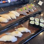 Sushi Choshimaru Kawagoe Ten - イカのセット　奥はツブ貝とアジ