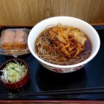 いろり庵きらく そば - 食券番号を呼ばれて配膳口へ行き着盆＼(^o^)／