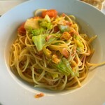 un cafe - 桜エビと春キャベツのフレッシュトマトソーススパゲッティ