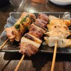 Yakitori Hibiki Higashimatsuyama Ekimae Honten - 一番左のヒナ串がめっちゃジューシーで美味しかった(^ω^)