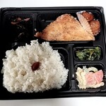 Kuwabara Kome Ten - マグロの竜田揚げ弁当