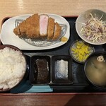 Izou Toranomon - とんかつ定食　1,000円