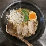 Menya Un - 運ラーメン(820円、真上から)