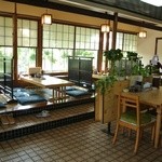 Jinbee - 落ち着いた店内