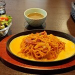 お肉とスイーツ 服部 - 鉄板ナポリタン