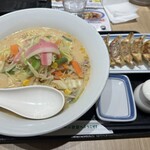 Ringer Hut Tokyo Higashi Yamato Ten - 長崎ちゃんぽん(麺2倍) + 餃子 1150円