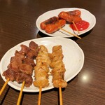 博多串焼き・野菜巻きの店 九州よしき - ウインナー(ケチャップ)、かしら･カワ(塩)