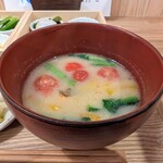 Miso Shiru Senmon Ten Kasho An - 鮭とトマトの白味噌汁