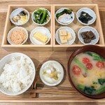 Miso Shiru Senmon Ten Kasho An - 選べる味噌汁＋おばんざい8種 定食　1,600円