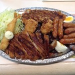 ゴーゴーカレー 丼丼 - メジャーカレーにとりあげとウインナーをトッピング