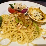 VILLA BIANCHI Shinjuku Ten - 桜海老と国産アスパラガスのペペロンチーノ