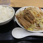 Yasai Itame Senmon Ten Vegeya Utsunomiya Moto Ten - 野菜炒め300g醤油味で野菜、ニンニク、背脂普通