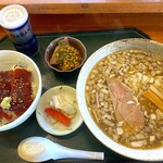 Yoshidaya Heisuke - 醤油ラーメンとミニマグロ漬け丼1000円