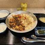 麻婆豆腐 熊 - 麻婆豆腐定食あいがけ　1,300円(税込)