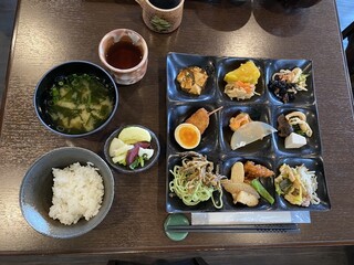 Nanairo Yasai Ichigu no Sato - 嫁さんの和定食、やっぱ綺麗な盛り付け屋根(°▽°)