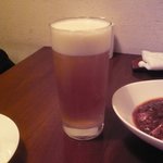 Rakuzan - とりＢ500円。泡が綺麗で注ぎ方お上手。