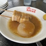 富山らーめん王国まるたかや - 料理写真:おでんの豚串と大根  大根はカンパチ君1人で平らげました(爆)