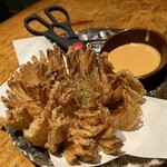 串焼BISTRO 福みみ - 丸ごとオニオンフライ