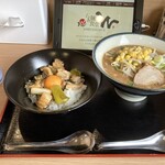 自家製麺 らぁ麺食堂W - 本日のサービス定食（1,080円）味噌白湯と焼き鳥丼