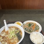 Raifuku Hanten - #Bセット ラーメンをワンタン麺に+50円
                      （ワンタン麺、ニラ玉、小ライス•お新香）¥900