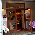 Chef ga Shiireru Bakery DISHES - 店頭には胡蝶蘭が飾られてます٩(♡ε♡ )۶