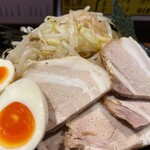 ジャンク屋 剣 - 味玉豚入りつけ麺