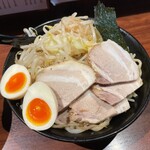 ジャンク屋 剣 - 味玉豚入りつけ麺