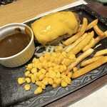 Cafe & Beer Restaurant Miya Hanedakukoten - チーズ宮ハンバーグ