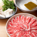 Sukiyaki Shabushabu Kaiseki Ryori Azuki - 讃岐牛、讃岐夢豚、讃岐コーチンがしゃぶしゃぶ、水炊き、すき焼きで堪能できます。