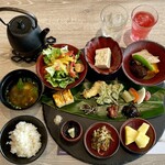 Amami Resort Hotel Tidamoon Restaurant And Bar - 大島紬の織り子さんが作る長寿朝食‥‥宿泊料に込み