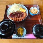 Hoku Jo - ●みそかつ定食　1,200円
                      
                      味噌ダレは郡上味噌特有な豆味噌を使ってあるであろう
                      軽い酸味と特有な旨味の美味しさがあり
                      とんかつの油感のクドさを打ち消して
                      スッキリ目に食べることができる