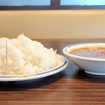 ステーキガスト - ライスバーとカレーバー(今日はキーマカレー)