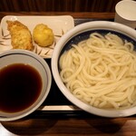 Marugame Seimen Orinasu Mo-Ru Ten - 釜揚げうどん（得） + かしわ天 + 半熟たまご天