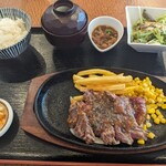 Steak & Hamburger Steak Maeda Tei Satte Ten - スモール定食（160g）焦がしにんにくソース