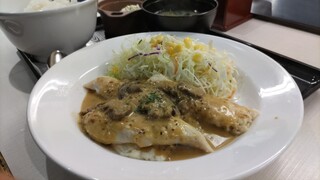 松屋 - 粒マスタードのチキンフリカッセ定食と、ポテサラ