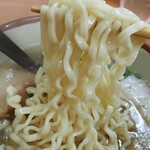 Okinawa Katei Ryori Maruyasu Soba - 平打ち縮れ中太麺