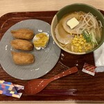 wara - ピリ辛味噌うどん（650円＋税）
                        稲荷寿司（150円＋税）