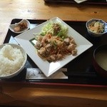 AUSTORO - この日のおすすめ　鶏野菜炒め島レモンマスタードソース　限定5食（1,000円）