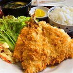 Yoshi Iso - アジフライ定食(800円)