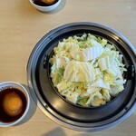 さぶろうべい - 白菜の下に鶏肉が潜んでいます（若鶏）