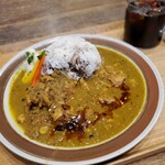 カシカ - Arkhē薬膳カレー ￥1,100 (大盛り無料) + 水出しアイスコーヒー￥570 ※ドリンクセットでここから￥200割引きになりま