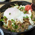 お食事処むかえ - 料理写真:地鶏そぼろ丼並！ボリュームあります。